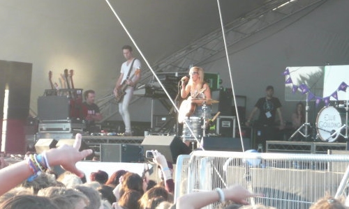 Ellie Goulding Live at Beach Break