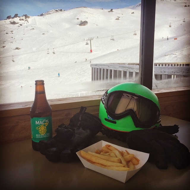 A well earned lunch after a 10 run morning #Snowboarding at #Cardrona.

#MeanwhileInNZ #PureNZ #Snow #Macs #MidVicious #Chips #SmithOptics #GoreTex #Hestra