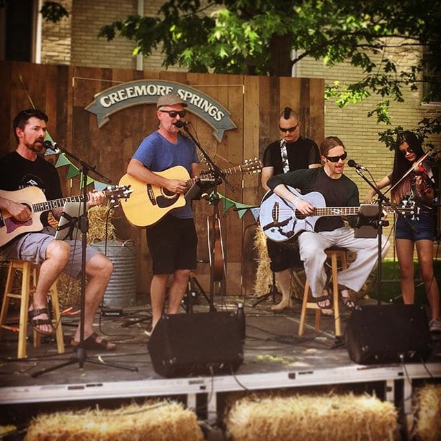 Awesome music & drinks in Toronto today at the #CreemoreStreetPub hosted by @CreemoreSprings