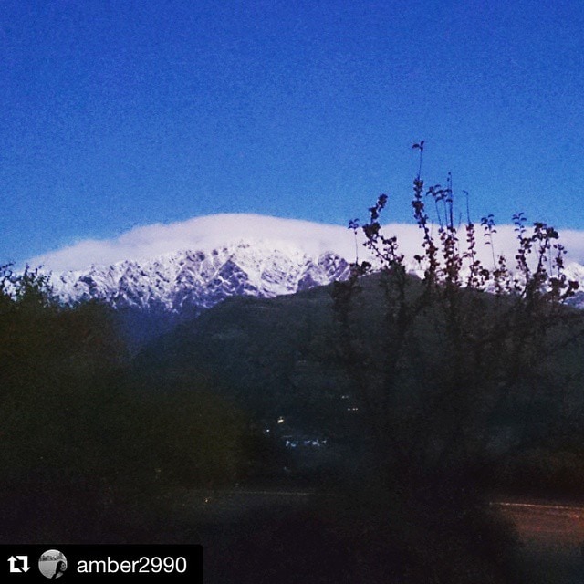 #Repost @amber2990 with @repostapp.
・・・
#Snow has arrived at #theremarkables in #queenstown. Lets hope the rain changes to snow in the town very soon!